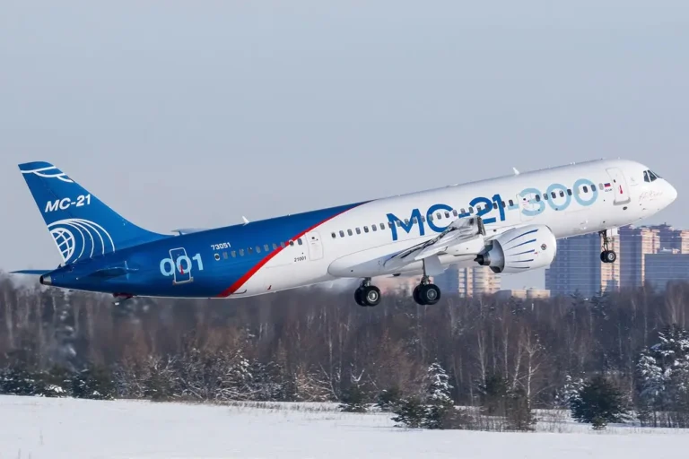 Вряд ли стоит рассматривать эти самолеты, Sukhoi Superjet New и MC-21, как платформы для военной техники в ближайшем будущем.