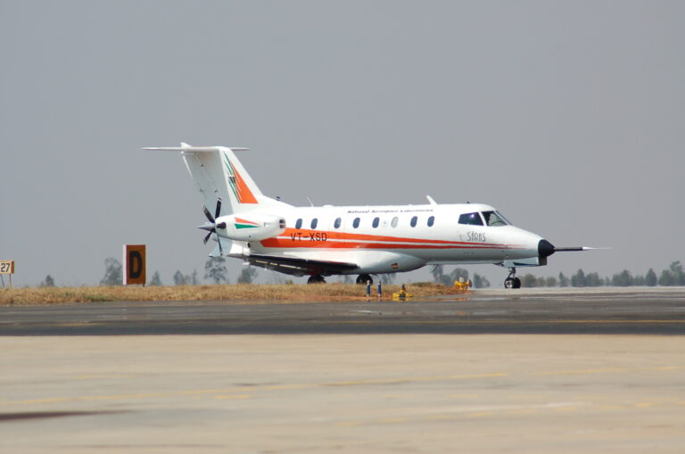 NAL Saras на авиабазе Йелаханка в ходе авиасалона Aero India 2007