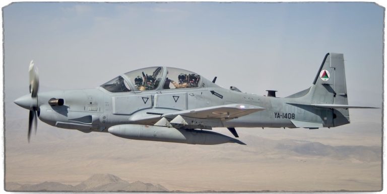 В кадре бразильский Embraer EMB 314 Super Tucano - турбовинтовой лёгкий штурмовик, способный применяться в качестве перехватчика БЛА.