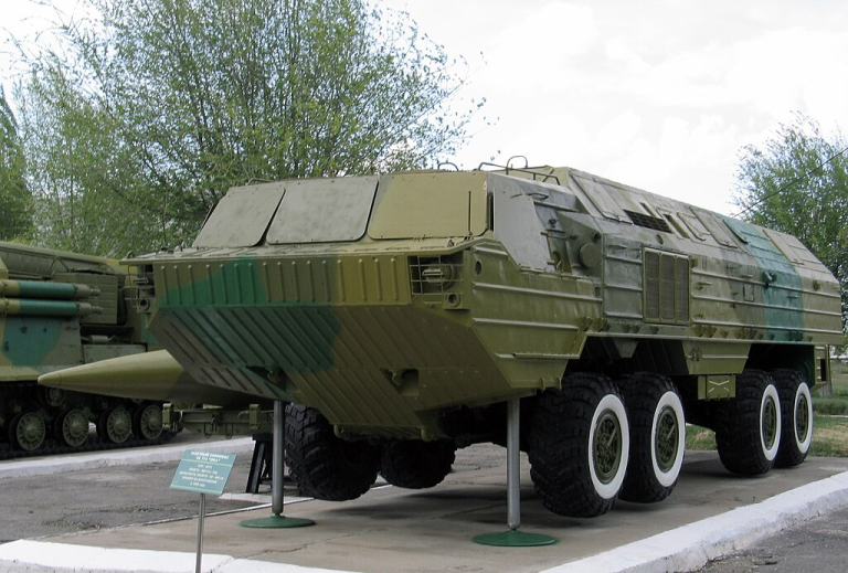 Самоходная пусковая установка 9П71 оперативно-тактического ракетного комплекса 9К714 «Ока» в музее полигона "Капустин Яр", г. Знаменск