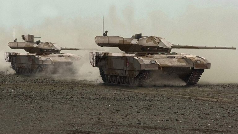 На фотографии: Т-14 «Армата» на учениях