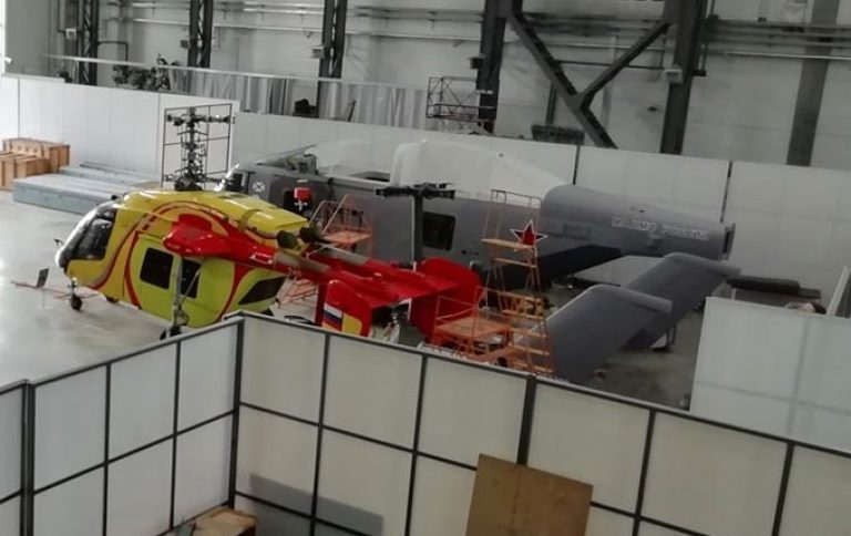 Опытный Ка-65 старой схемы в ангаре 