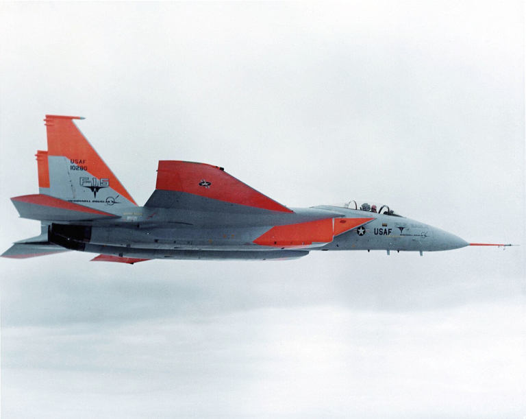 Первый прототип F-15A