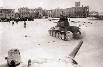 Evgeny Belash. Armor in the Ruins of Stalingrad