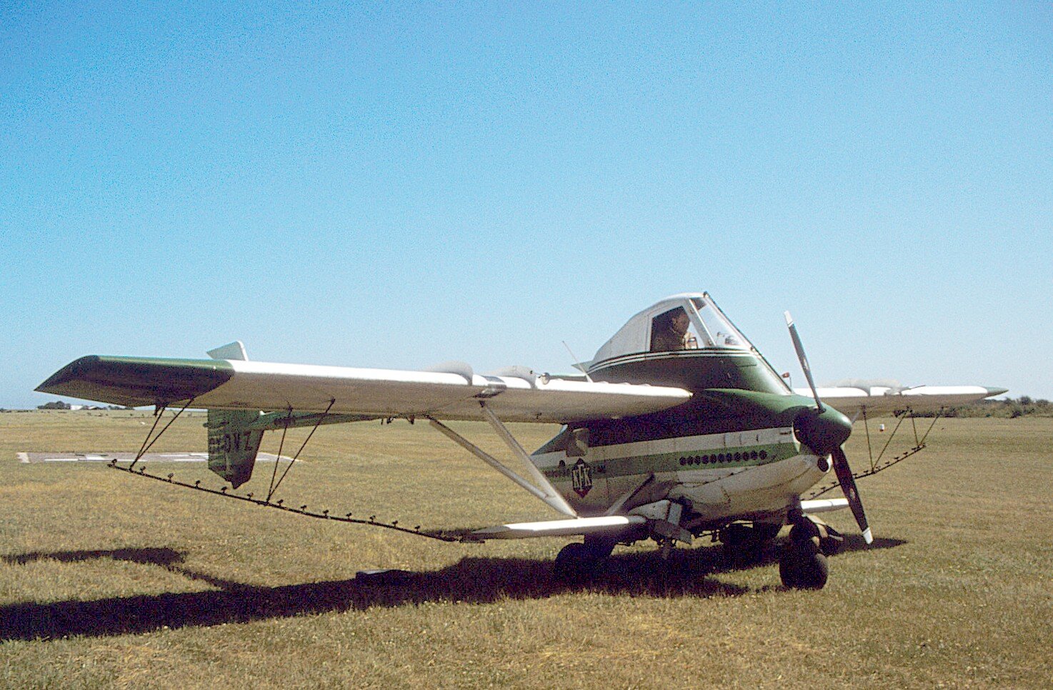 Transavia PL-12 Airtruk с установленным орошающим оборудованием. Фото: Joost J. Bakker