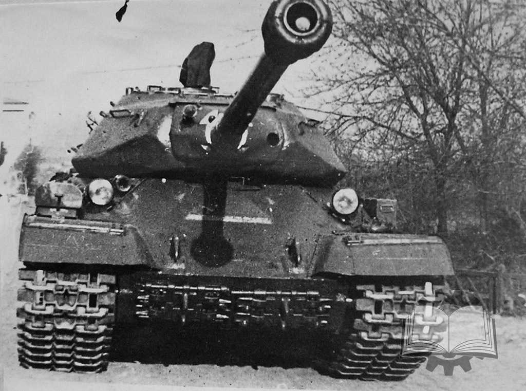 Один из первых ИС-4